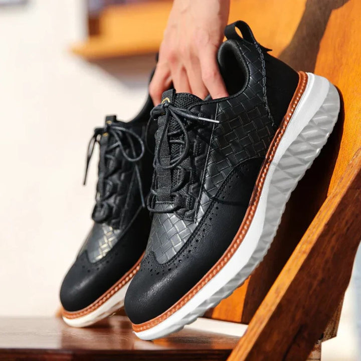 Vevde skinnsneakers med brogue-detaljer og kontrastsåle