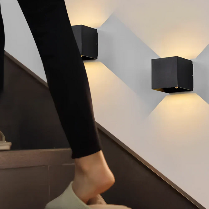 Moderne Wandleuchte fra schwarzem aluminium