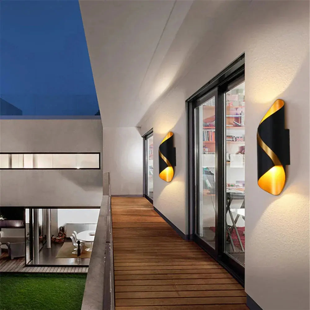 Skanto | VividAura – Elegant LED Vegglampe for Stilige Uteområder