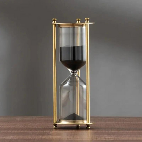 Skanto | Antikk timeglass laget av messing med fiolett sand