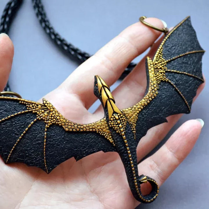 Skanto | Flying Dragons Necklace