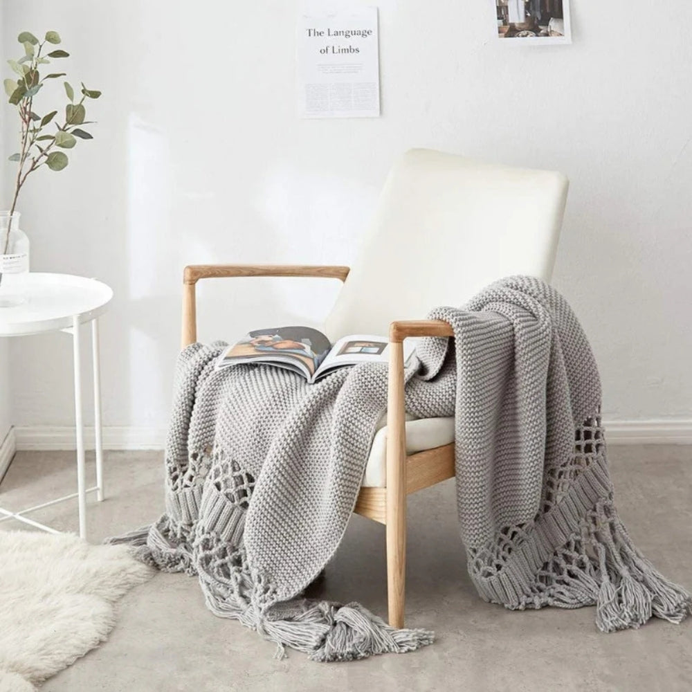 Skanto | Snug Knit Woven Tassel Blanket