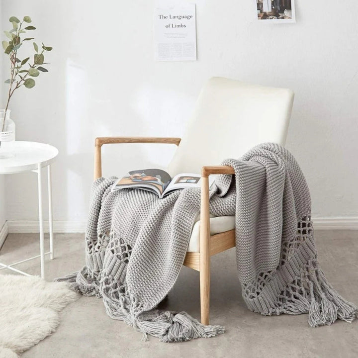 Skanto | Snug Knit Woven Tassel Blanket