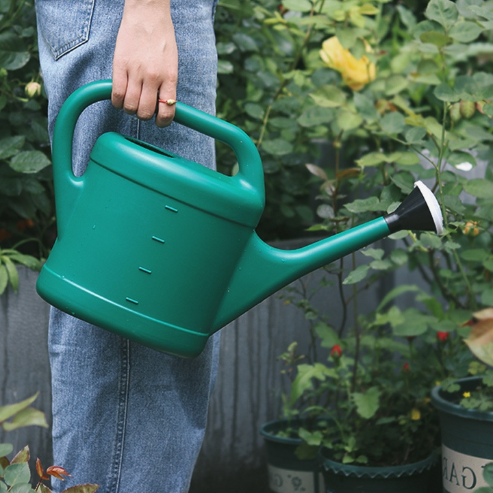 Skanto | Storvolum vannkanne med lang tut – plast for hagepleie