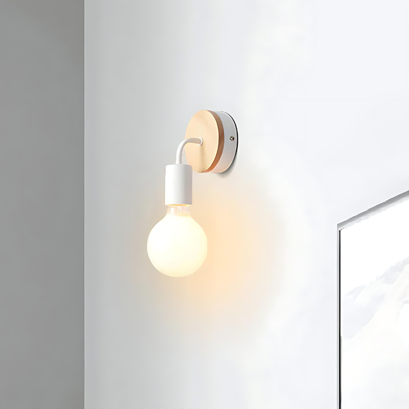 Nordisk vegglampe med lyspære - Tidøs belysning | Skanto