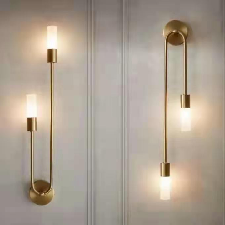 Moderne LED Vegglampe Gull – Slim 2-lys Stikk Vegglampe for Stue og Soverom | Skanto