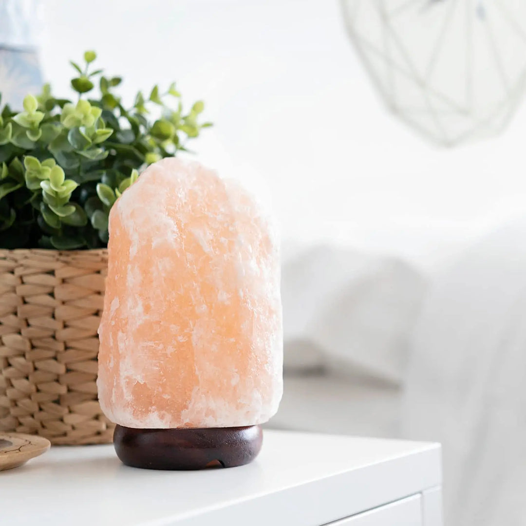 Himalayasal lamp laget av naturlig salt – Beroligende lys for velvære og avslapning | Skanto