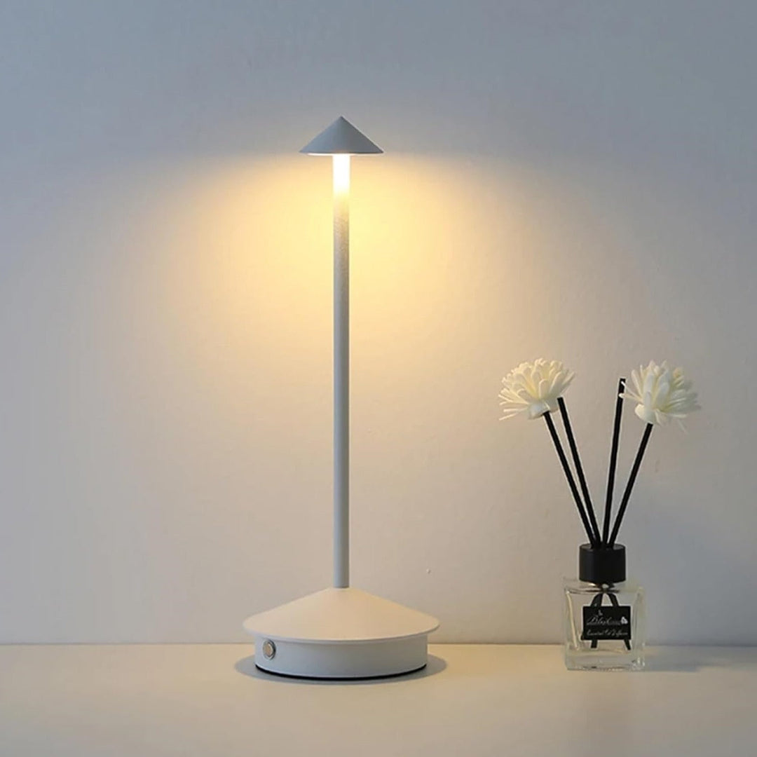 Skanto | Eindhoven Robyn Arrow LED Bordlampe