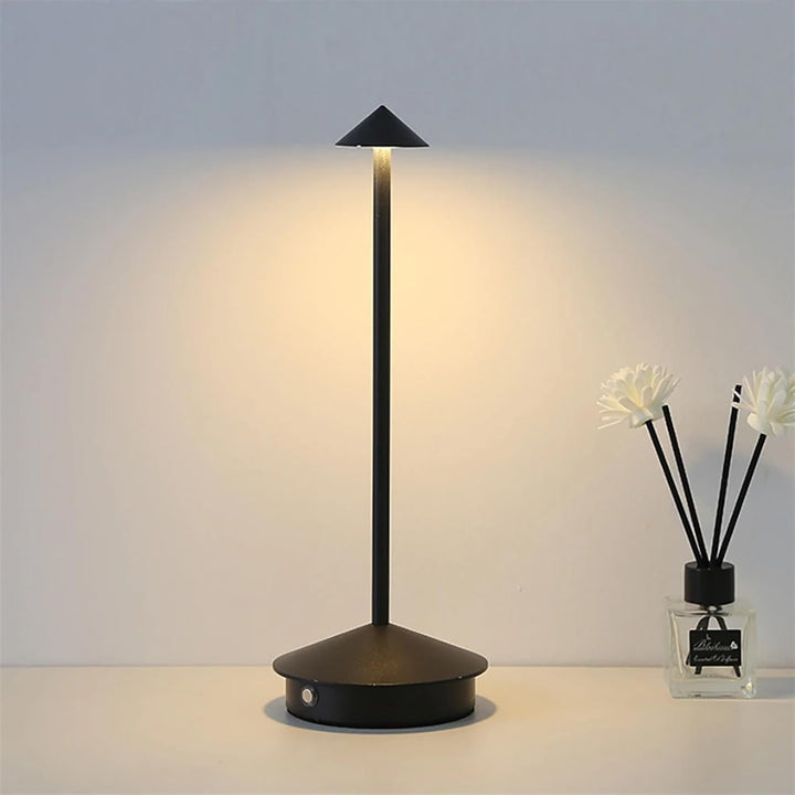 Skanto | Eindhoven Robyn Arrow LED Bordlampe