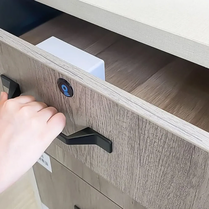Skanto | Elektronisk Lås Tre Skuffeskap