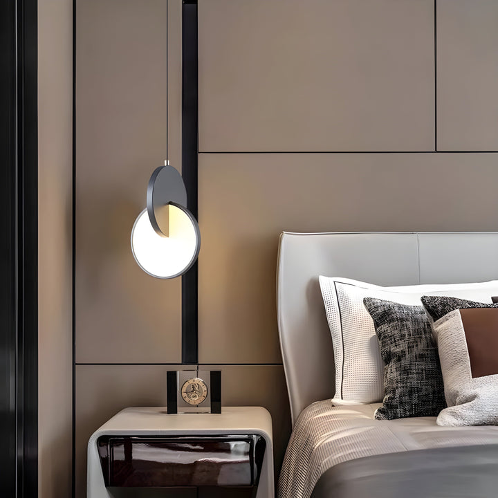 Moderne skandinaviske LED pendellampe med rundt ramme og varmt glød Skanto