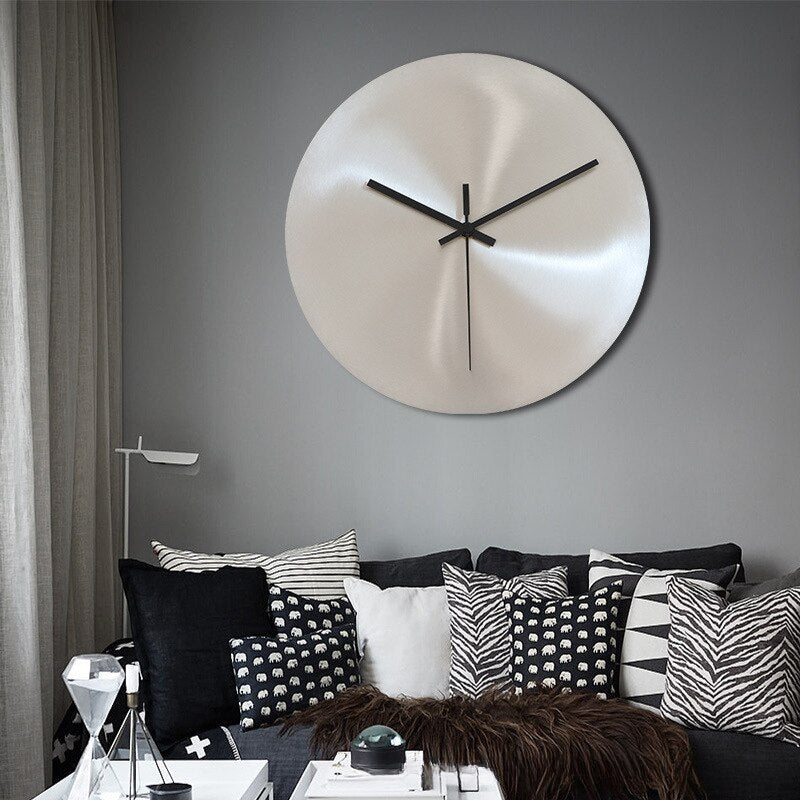 Elegant veggklokke laget av rustfritt stål for tidløs stil | Skanto