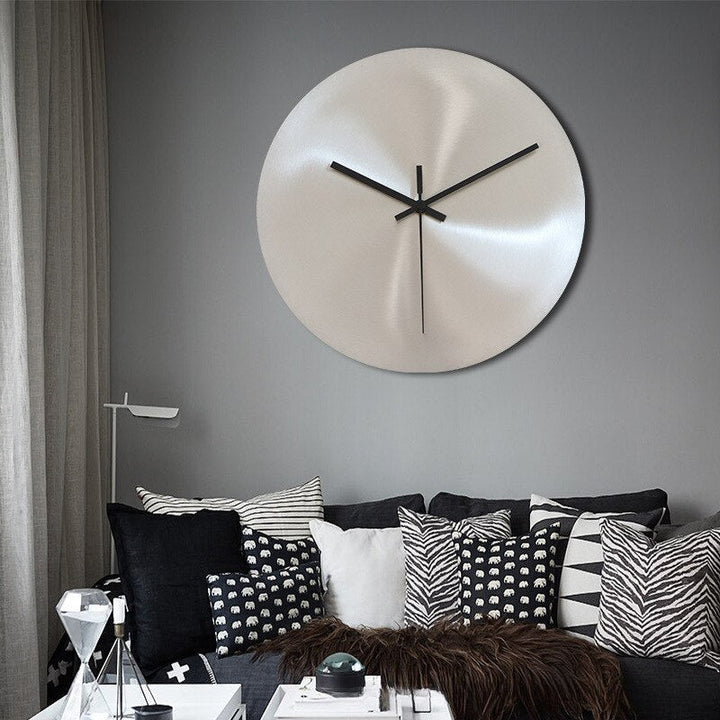Elegant veggklokke laget av rustfritt stål for tidløs stil | Skanto