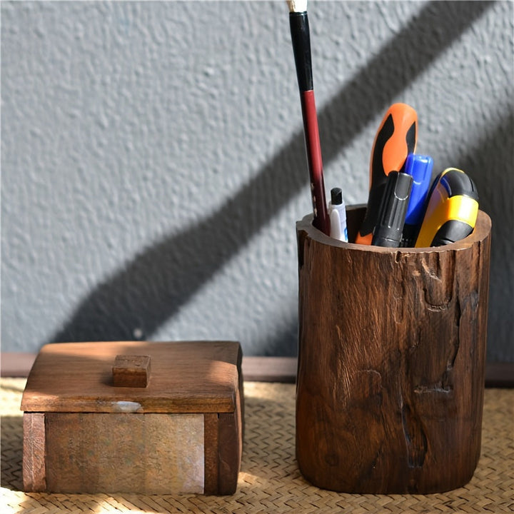 Handgefertigter Stiftehalter aus Holz – Einzigartige und natürliche Optik