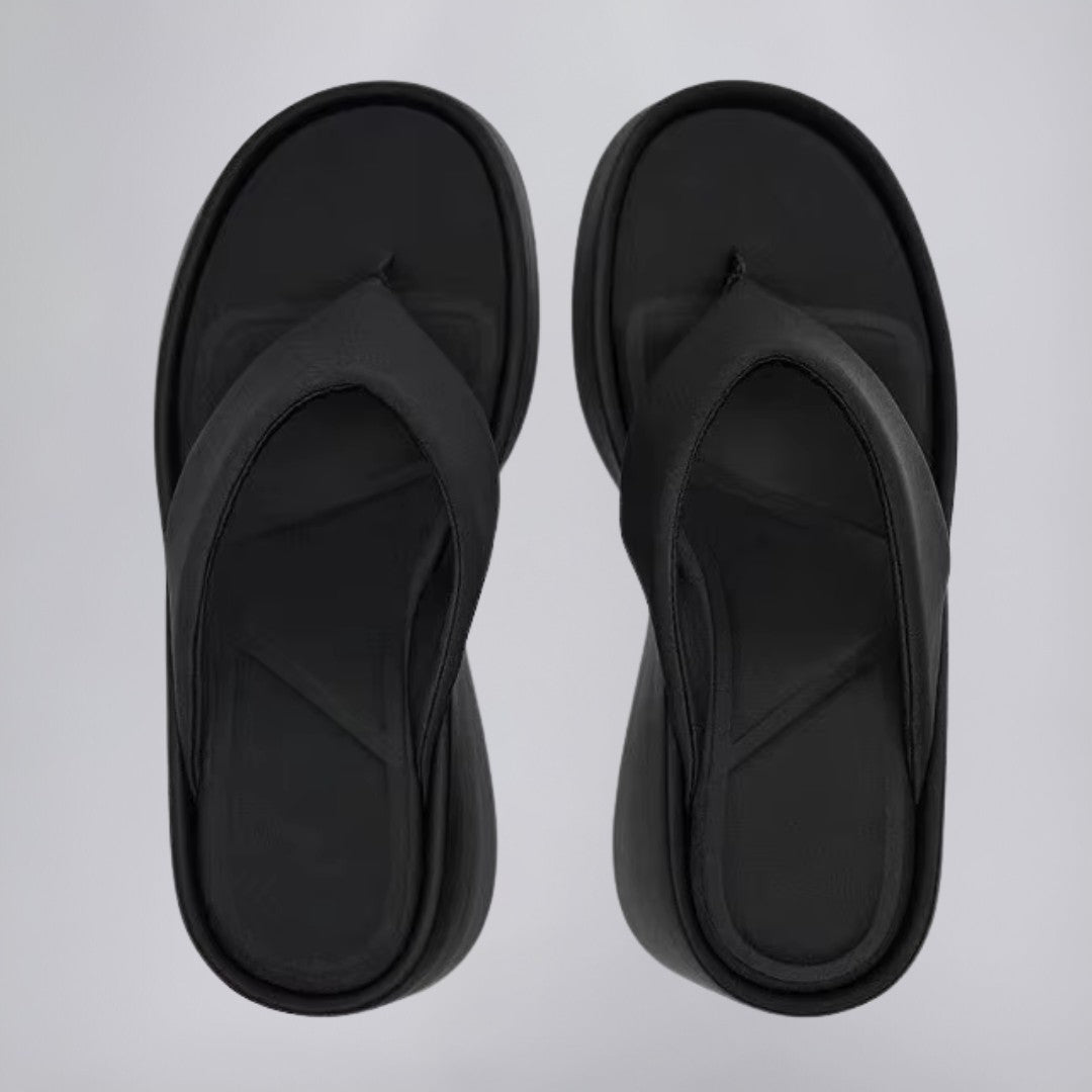 Polstrede flip-flops med sklisikre såler