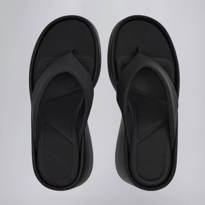 Polstrede flip-flops med sklisikre såler