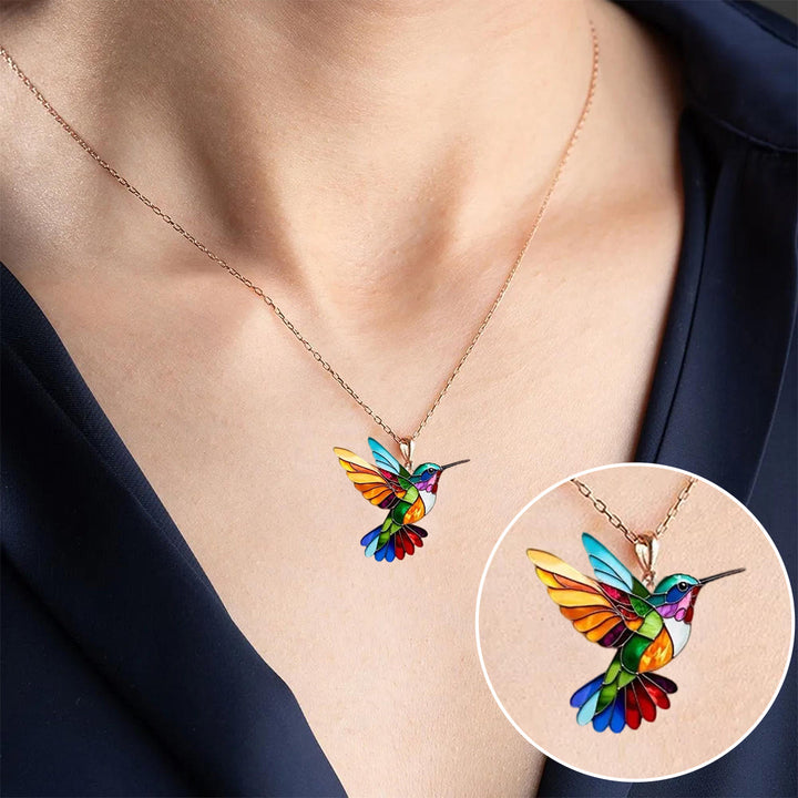 Skanto | Colibri Charm – Fargerik Halskjede med Symbolsk Betydning