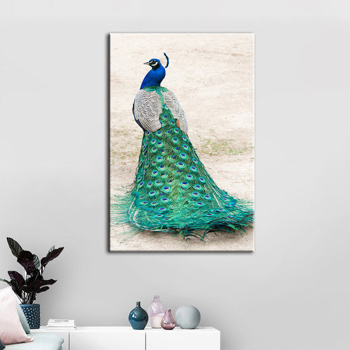 Elegant påfugl i skjørt – lerretbilde