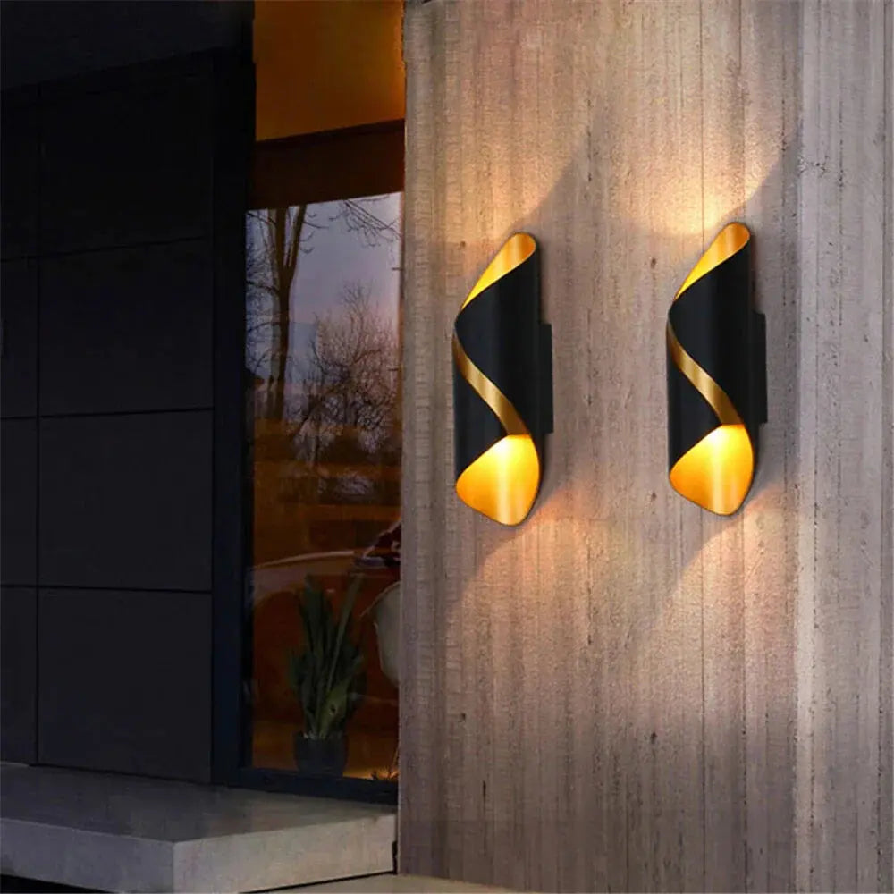 Skanto | VividAura – Elegant LED Vegglampe for Stilige Uteområder