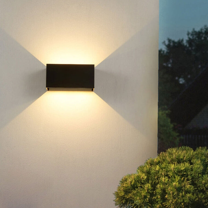 Moderne Utendørs Vannavstøtende Rektangulær LED Opp og Ned Belyst Utendørs Vegglampe | Skanto