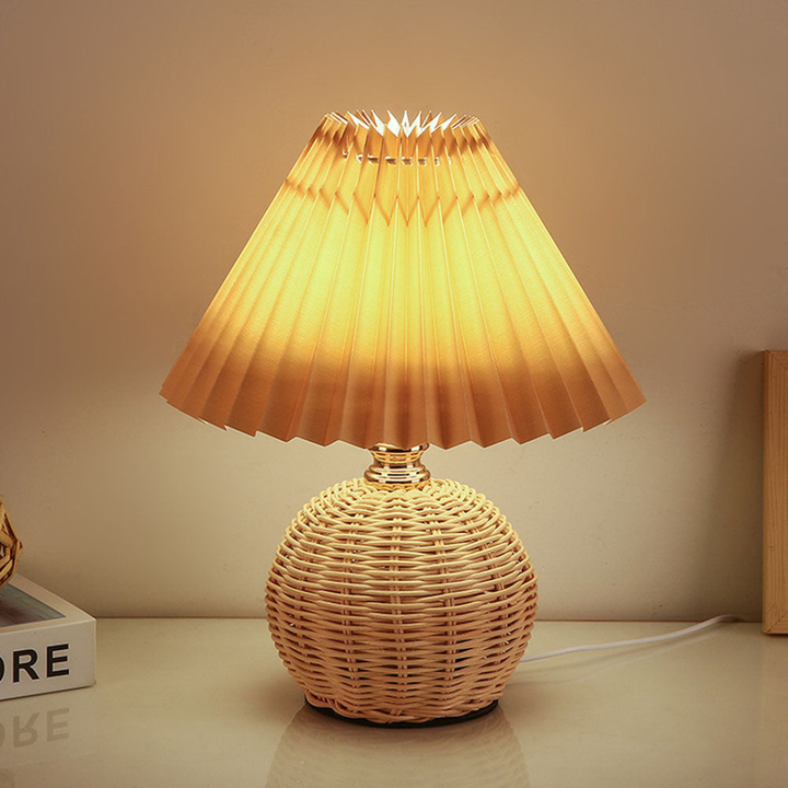 Skanto | Moderne Bordlampe med Hvit Plisserte Skjerm