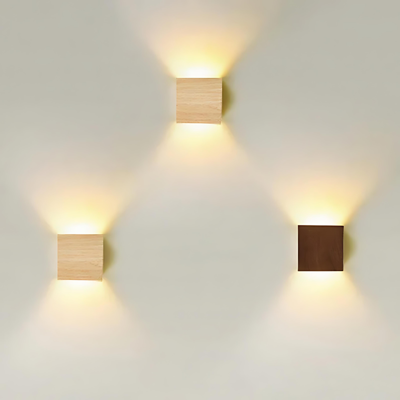 Skanto | NordiLume | Skandinavisk firkantet trevegglampe