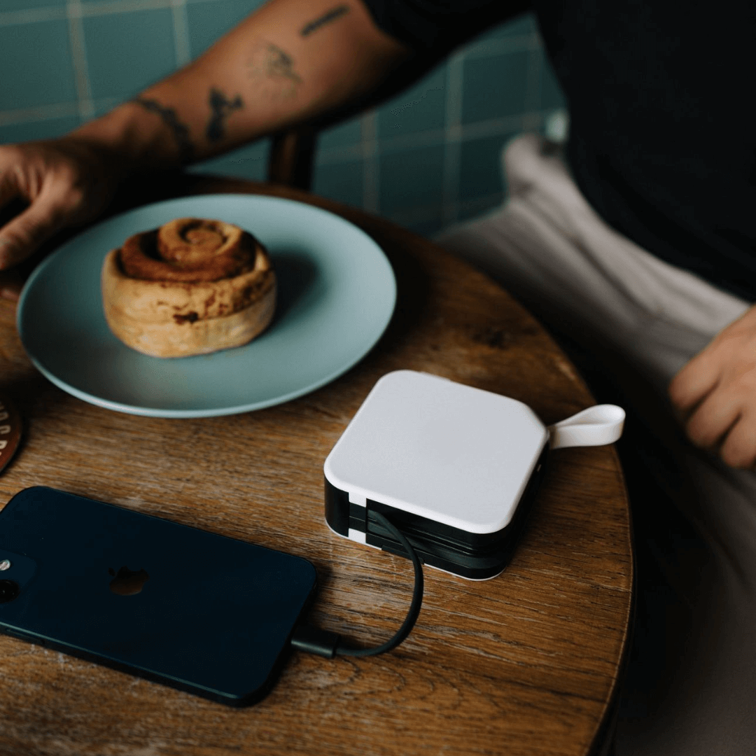 PowerGo Pro – Trådløs Hurtiglading Power Bank | Skanto