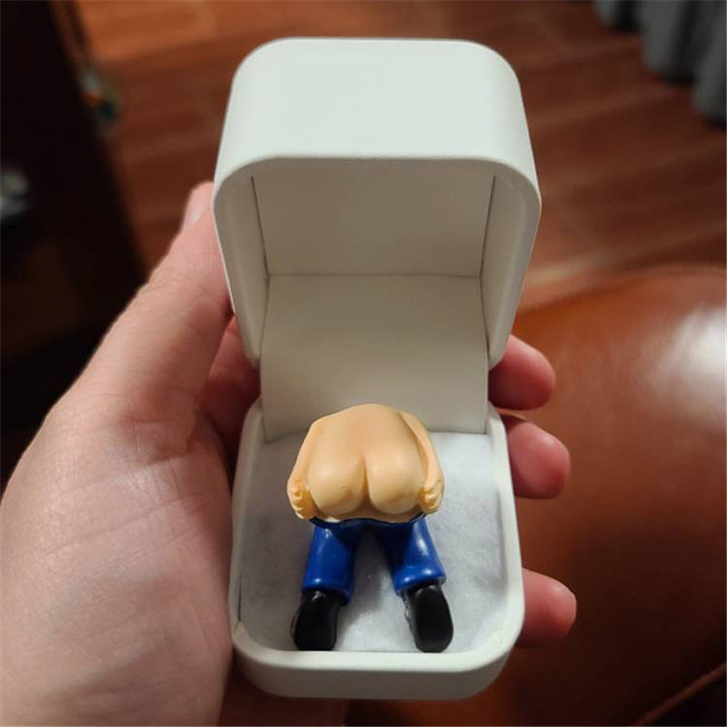 Skanto | Farting Butt Forlovelsesring Boks