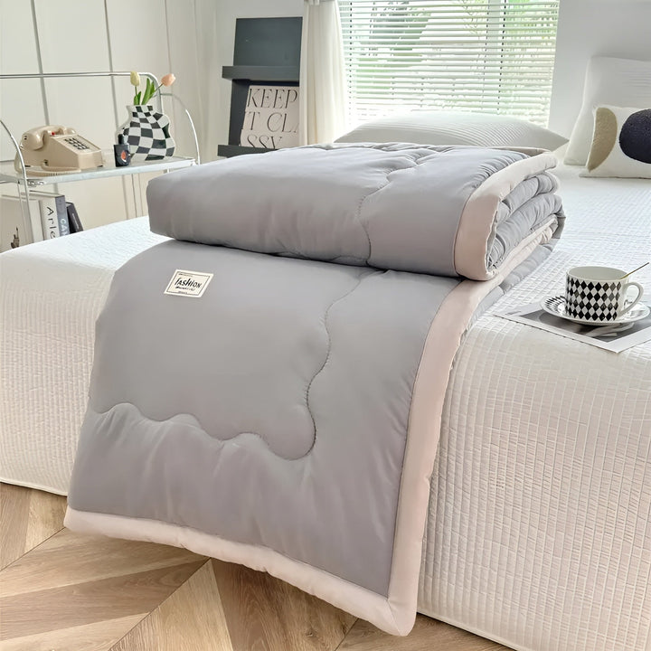 Lett sommerteppe – pustende og allsidig | For sofa, seng og reise