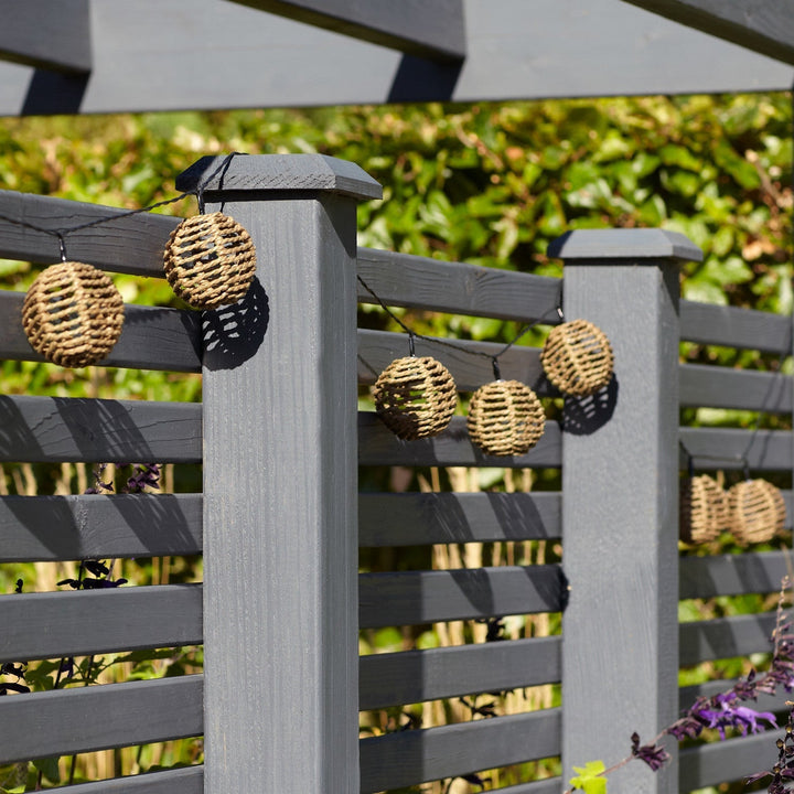 SolarGlow – Rattan Fe lys streng med magisk belysning Skanto
