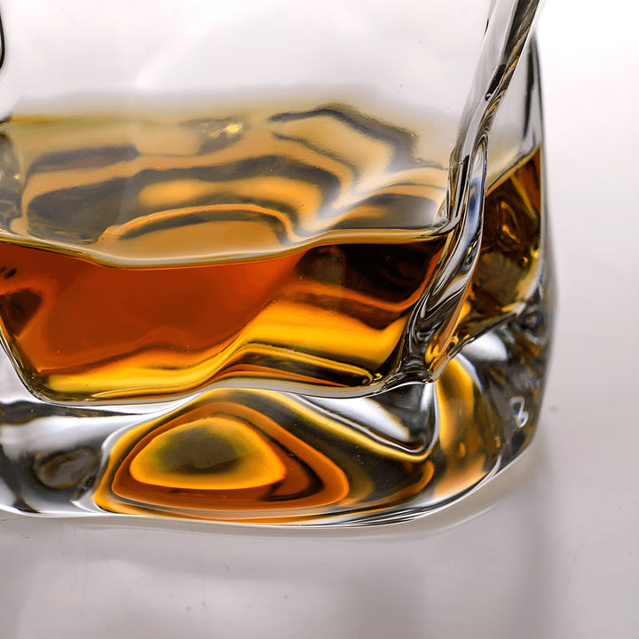Whiskyglass i Edo Kiriko-stil – håndskåret med et unikt krølledesign