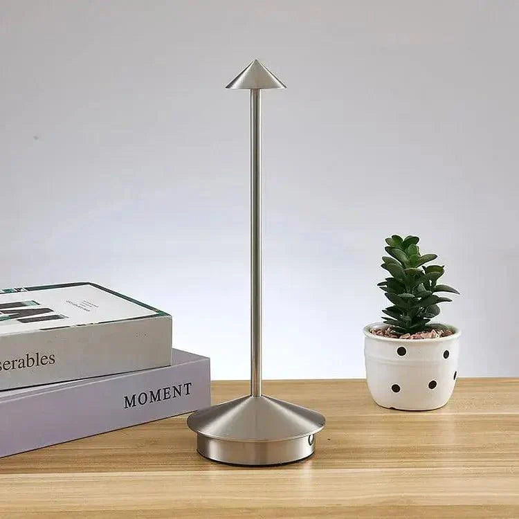 Skanto | BeamLuxe - Elegant Trådløs Bordlampe