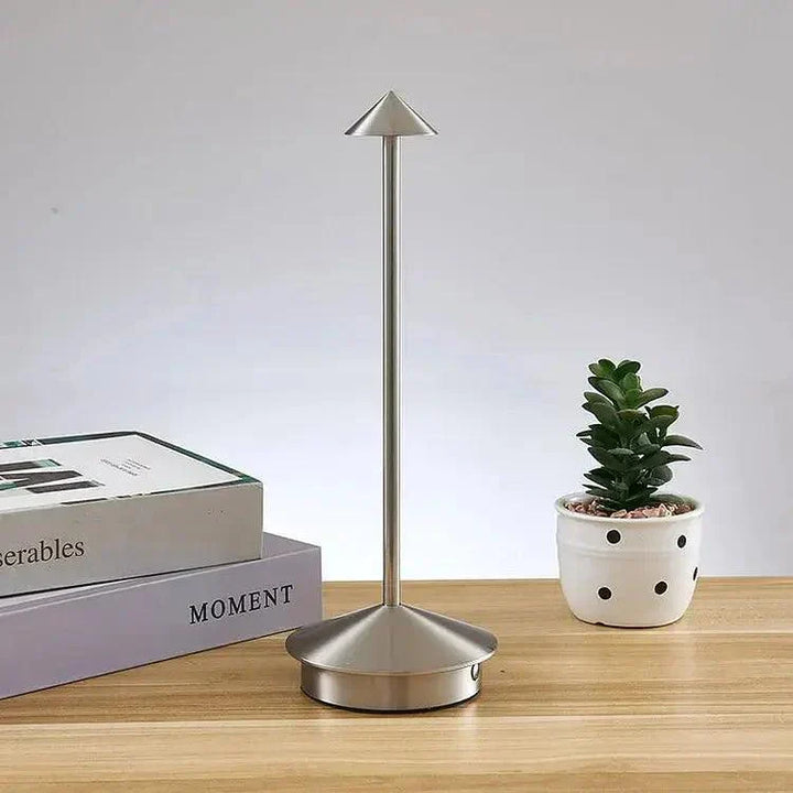 Skanto | BeamLuxe - Elegant Trådløs Bordlampe