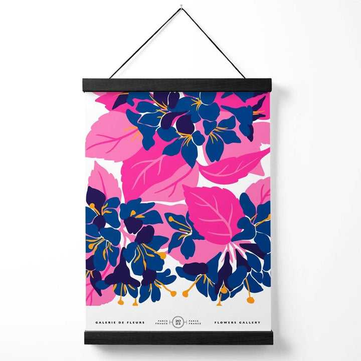 Abstrakt markedsplakat med blå og rosa blomster, inkludert oppheng.