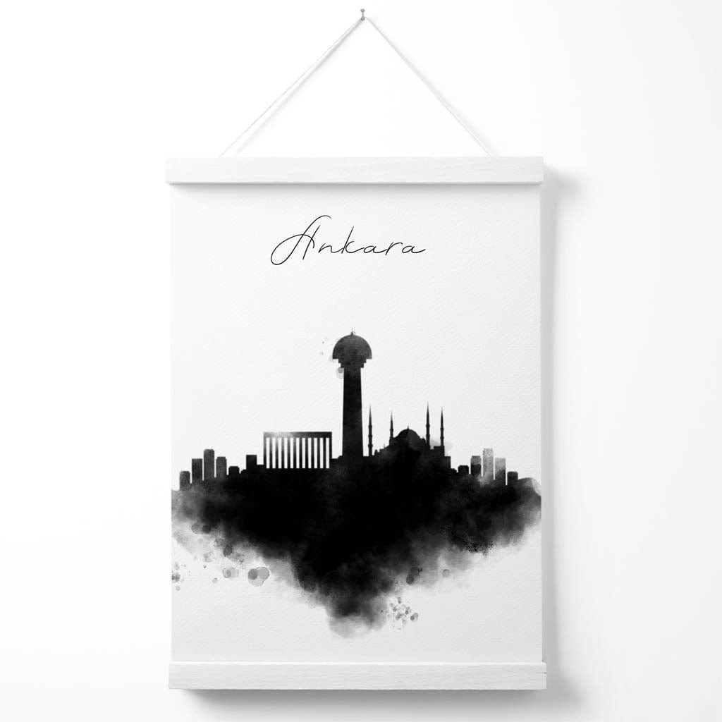 Ankaras akvarell plakat med bysilhuett og oppheng