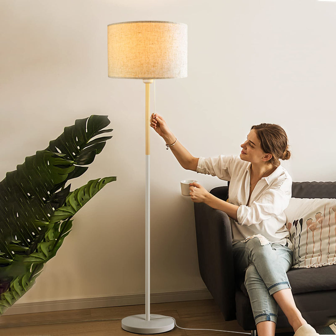 Skanto | Lalisu Moderne Hvit Gulvlampe - Mid-Century Bondehusdesign Med Lin Skjerm For Stue