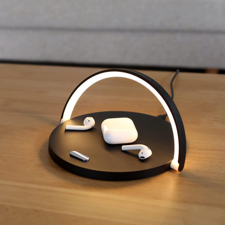 Skanto | PowerHub – 3-i-1 Trådløs Lader, Telefonstativ & LED Skrivebordslampe