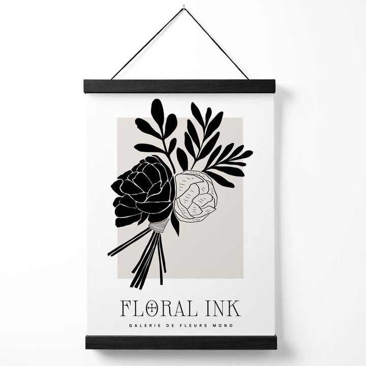 Plakat med lukket peonmotiv i svart og beige (inkludert oppheng)