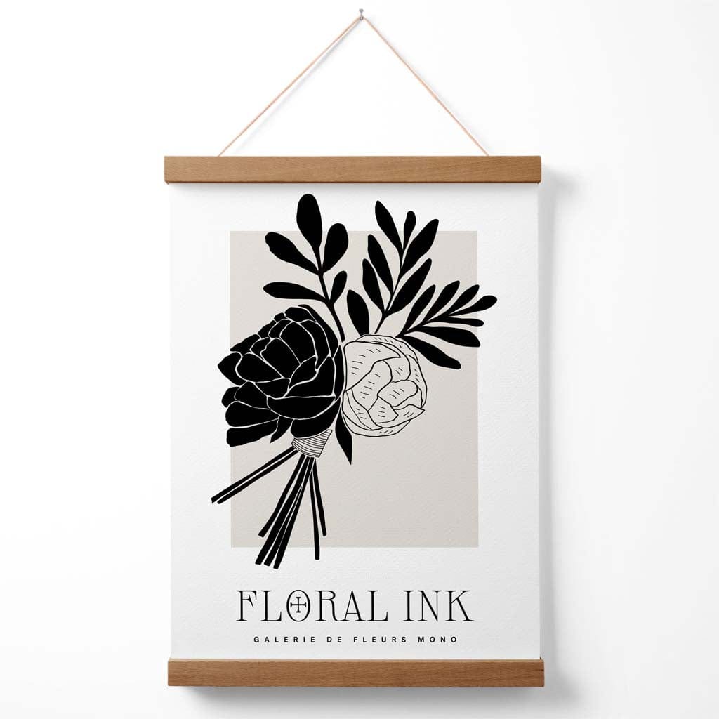 Plakat med lukket peonmotiv i svart og beige (inkludert oppheng)