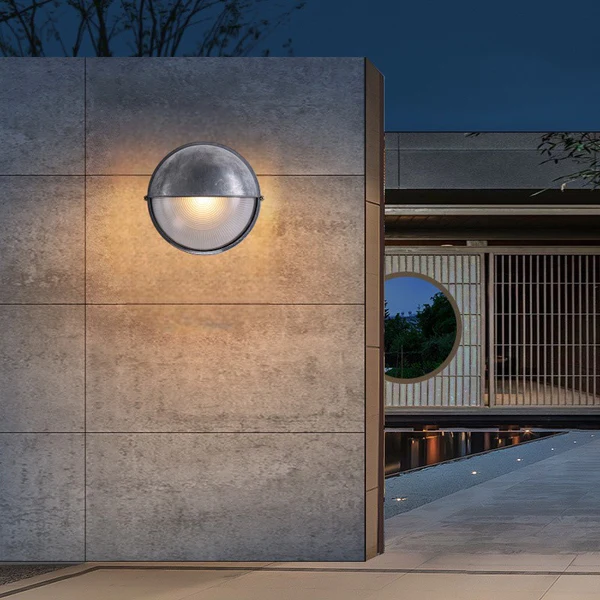 Elegant vanntett utendørs vegglampe | Skanto