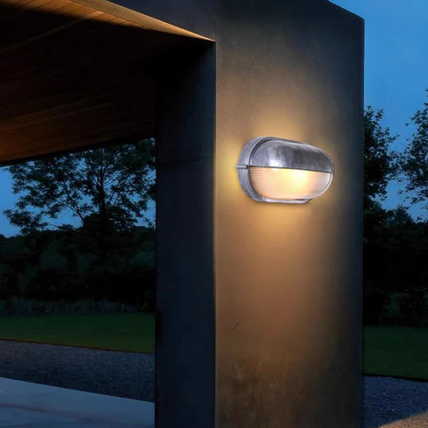 Elegant vanntett utendørs vegglampe | Skanto