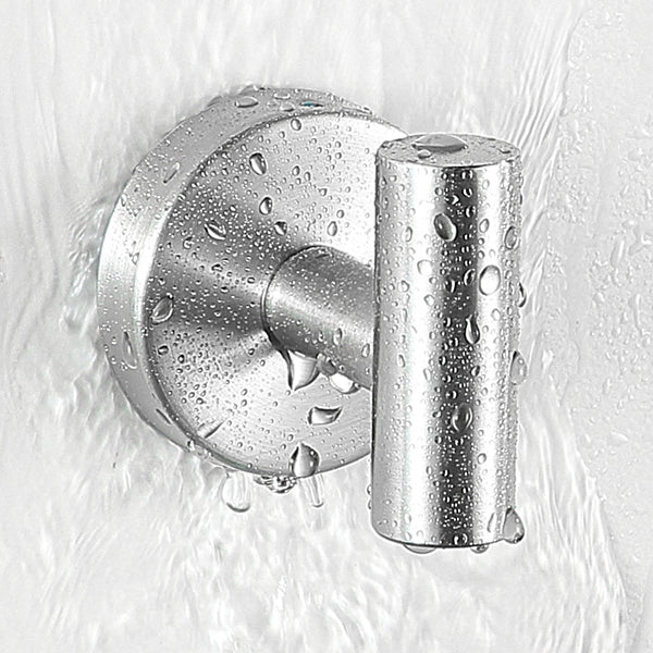Moderne baderomstilbehørssett laget av børstet forkrommet rustfritt stål: håndklestang/-ring og badekrok
