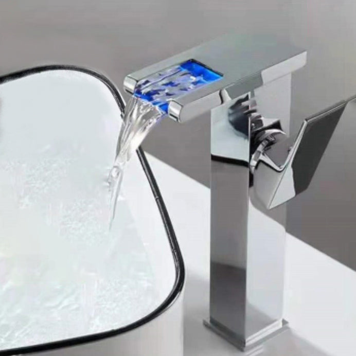 Ettgreps blandebatteri til servant, 1-hulls. Mye brukt blandebatteri til bad med LED-belysning.