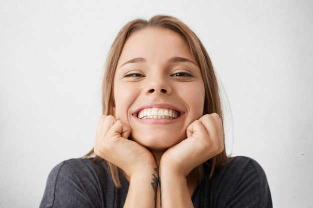 Smile Lens – Justerbar hvit tannprotese for umiddelbar smilkorreksjon | Skanto