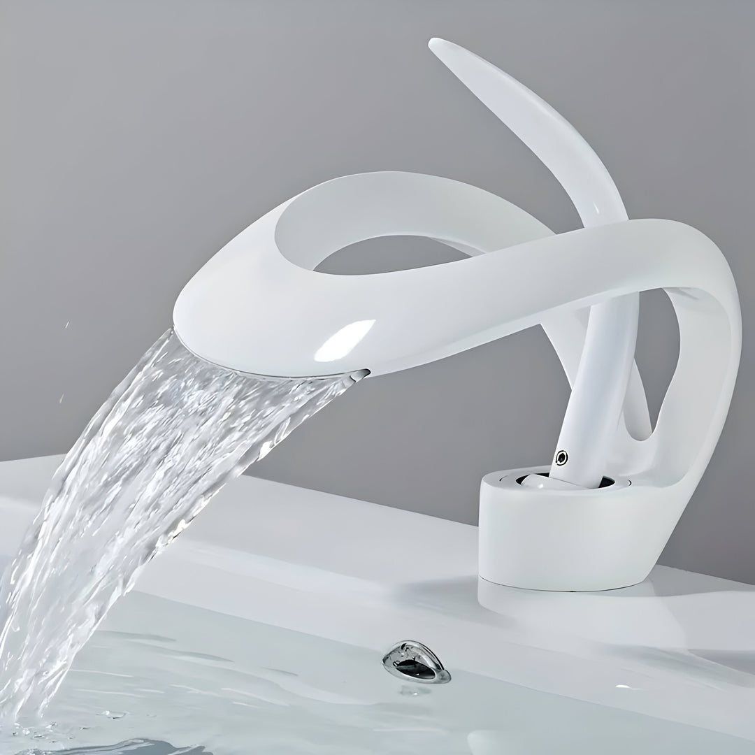 Skanto | AquaGleam – Minimalist Badservant Krane