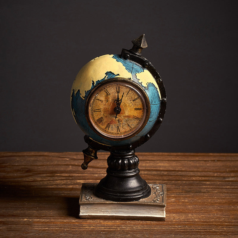 Retro Globe Clock | Skanto