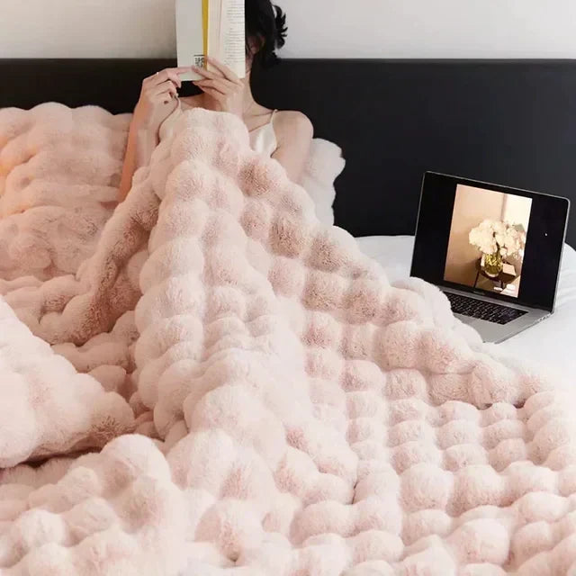Skanto | Bærbar Fluffy Teppe laget av Faux Fur - VeluLuxe