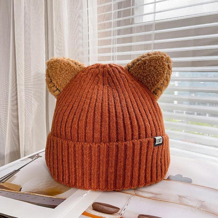 Skanto | Kattenoor Vinterlue CosyCharm – Myk strikket lue for kvinner med leken utseende