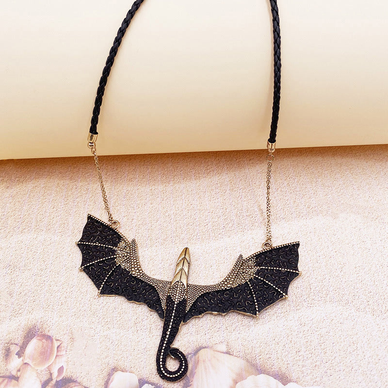 Skanto | Flying Dragons Necklace