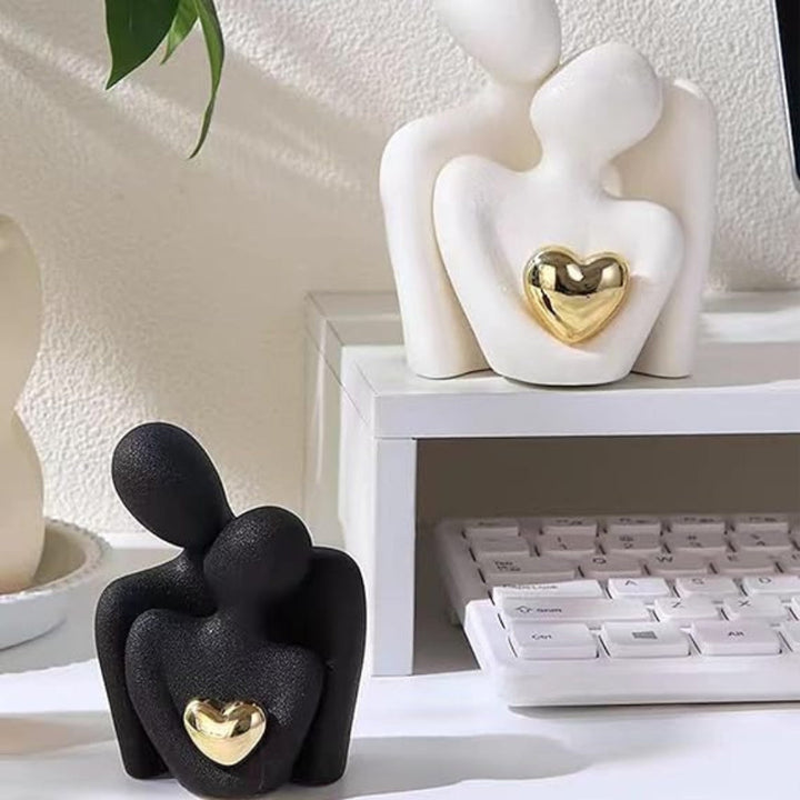 Omfavn Par Hjerte Skulptur | Skanto